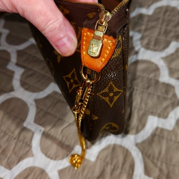 Louis Vuitton Pochette/Clutch Monogram DATE STAMPED AR1908 w/ COA - Picture 9 of 13